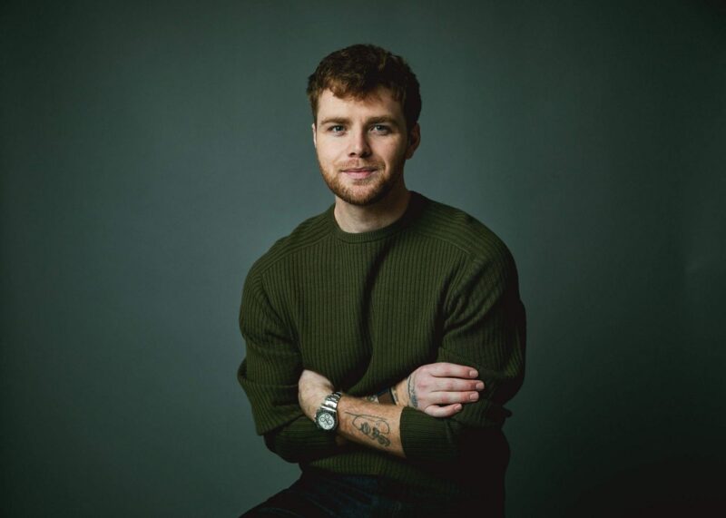 Tahun Alex Warren bukanlah tahun yang 'Khas'. Sekarang, Grammy memanggil

