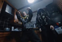 Timothée Chalamet Rap Dengan EsDeeKid di '4 Raws Remix'

