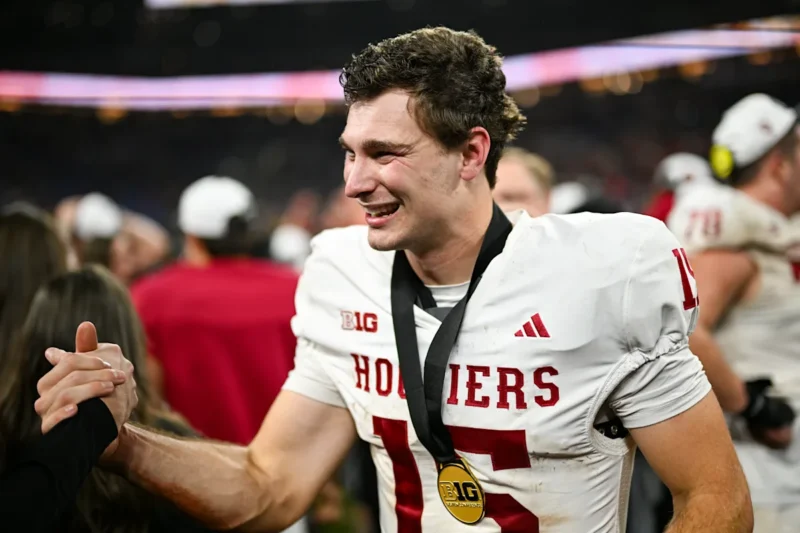 Trofi Heisman 2025: Indiana QB Fernando Mendoza, Ohio State QB Julian Sayin di antara finalis menjelang Playoff Sepak Bola Universitas

