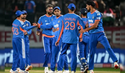 Pembaruan Skor Langsung India vs Afrika Selatan, T20I ke-5: Quinton De Kock Mendorong India Dengan Langkah Belakang; SA Skor 50 Dalam 21 Bola