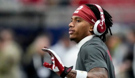 $1,6 juta WR membuat pengumuman NIL sebelum College Football Playoff