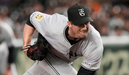 Warga negara menandatangani Foster Griffin (sumber)