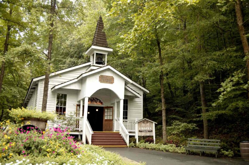 Ya, Anda Dapat Pergi Ke Gereja Di Dollywood—Dan Inilah Alasan Anda Harus Pergi

